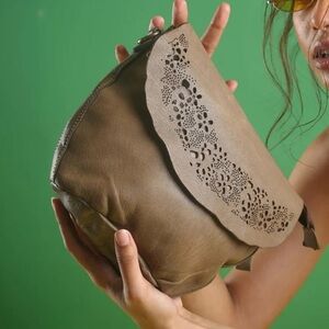 Kompanero Clarissa The Sling Bag Olive